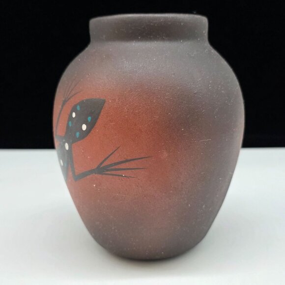 Signed Studio Pottery Clay Vase With Hand Painted Lizard Gecko Design 6" - Picture 3 of 7